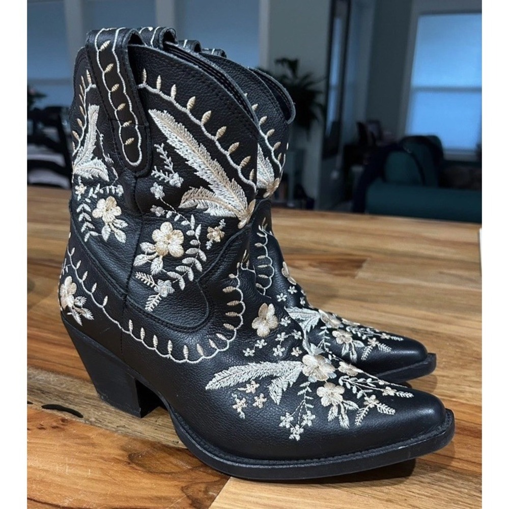 Dingo Primrose Embroidered Floral Snip Toe Cowboy Booties Womens Black Boots 9